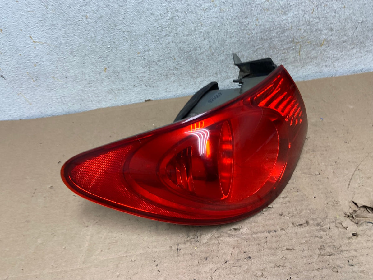 2007 to 2010 Hyundai Elantra Sedan Left Driver Side Tail Light AI1068 LK2