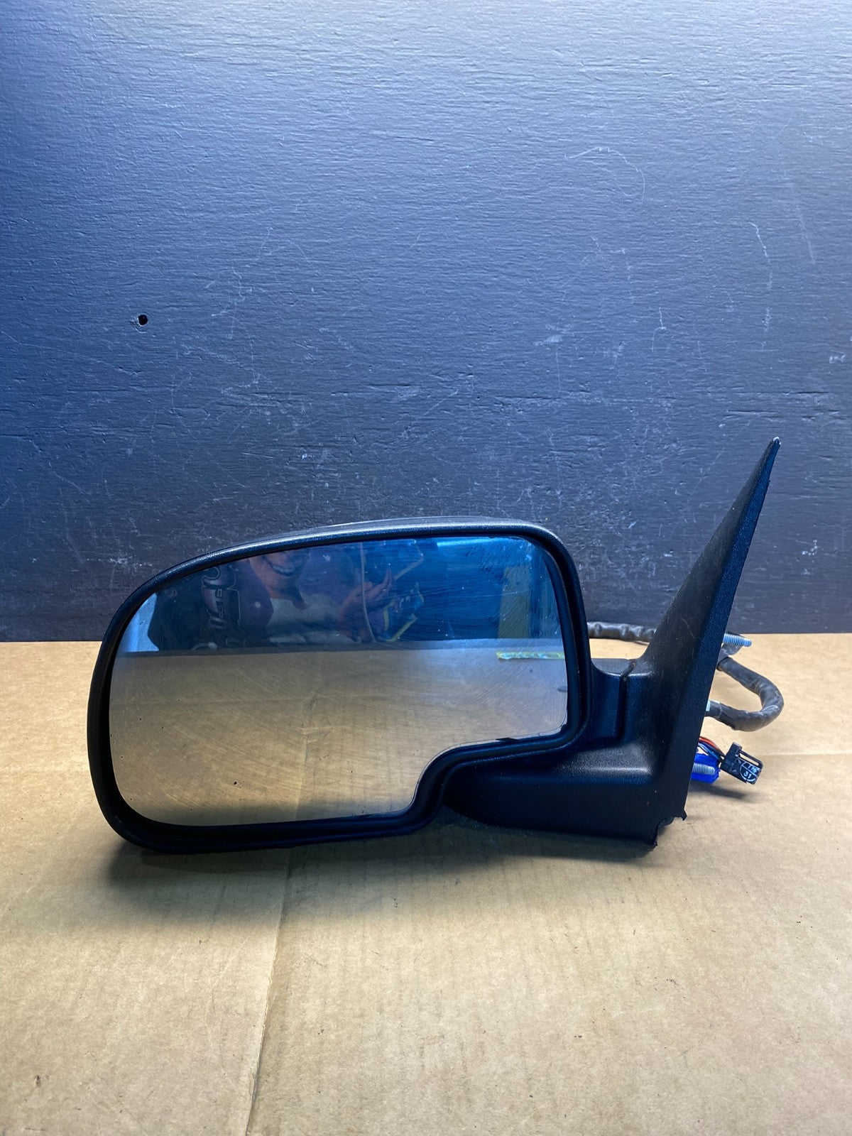 1999 to 2006 Chevrolet Silverado Suburban Left Driver Mirror AD3571 DG9