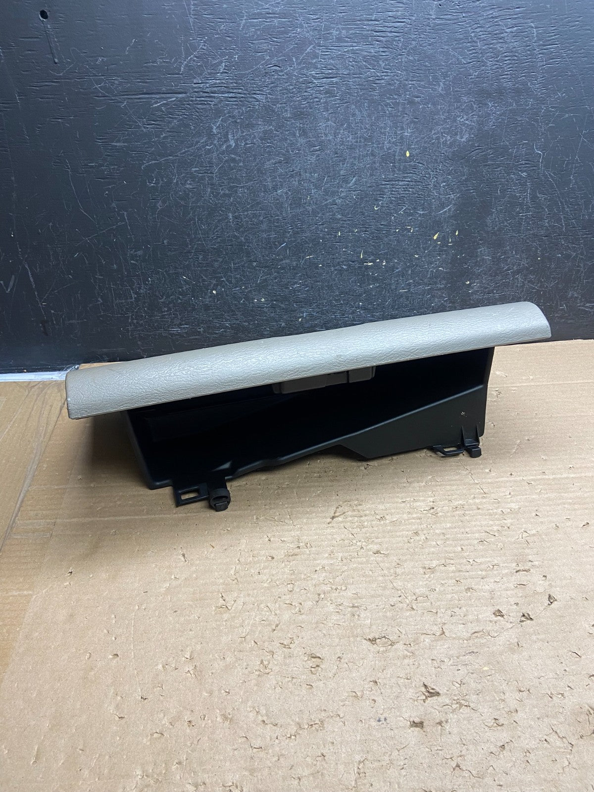 2002-2005 Dodge Ram 1500 Front Right Passenger RH Storage Glove Box AG8502 DG2