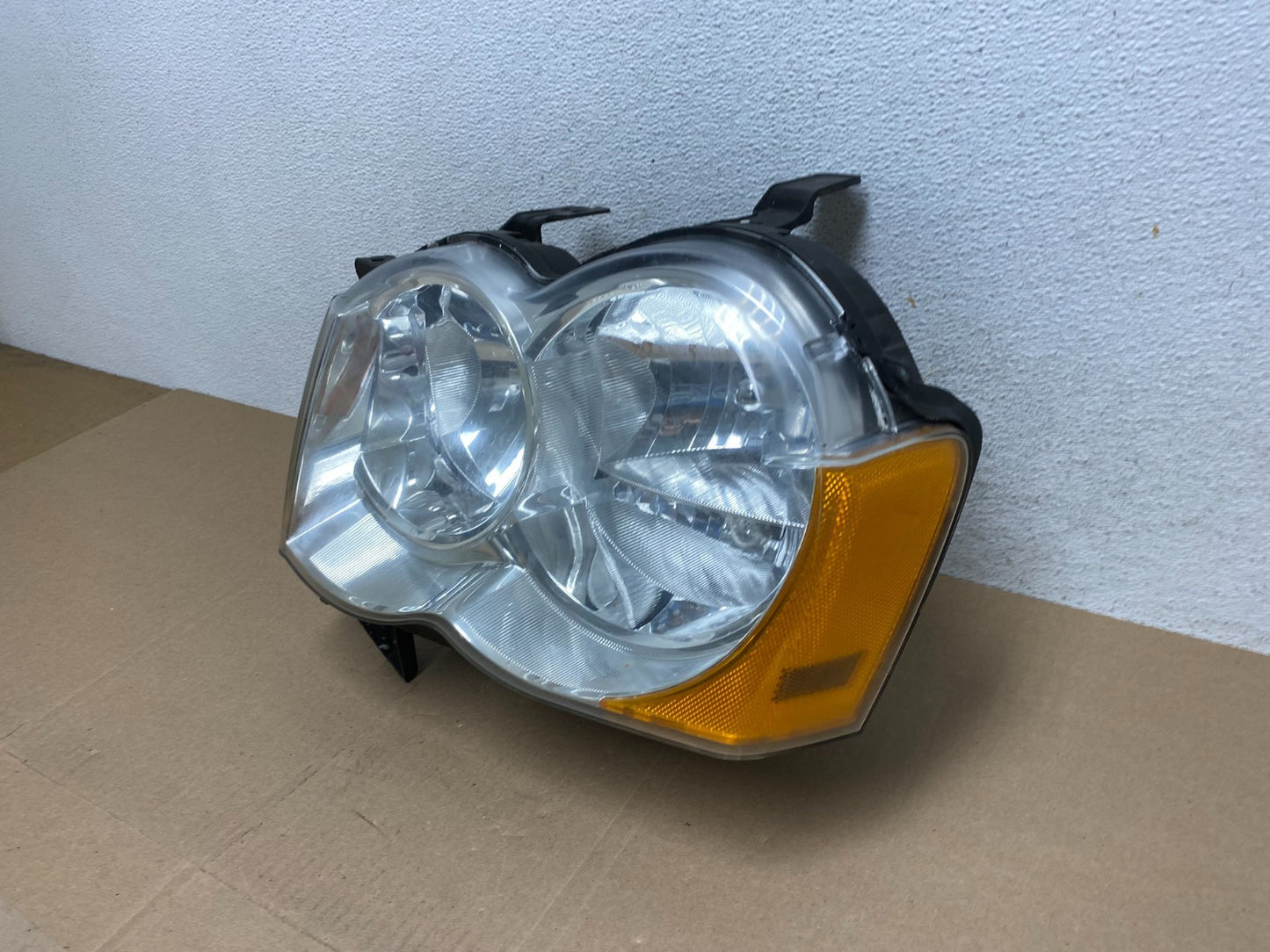 2008-2010 Jeep Grand Cherokee Left LH Driver Side Halogen Headlight AE6635 DW1