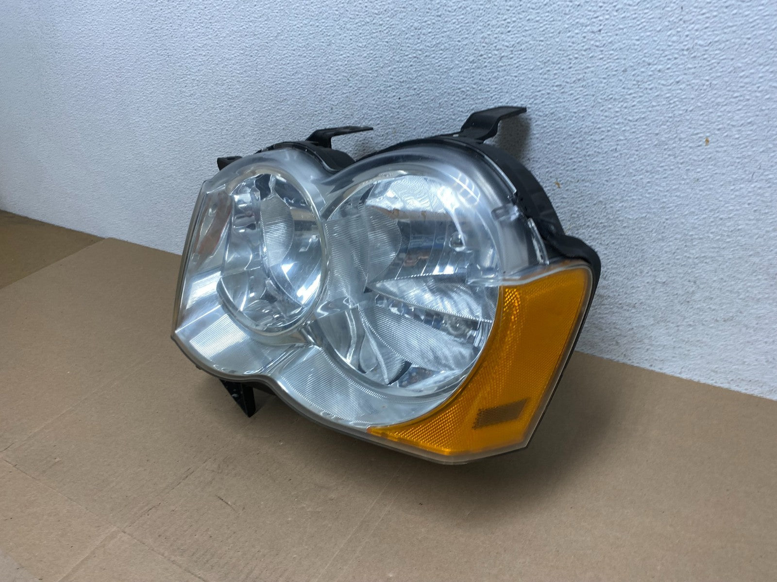 2008-2010 Jeep Grand Cherokee Left LH Driver Side Halogen Headlight AE6635 DW1