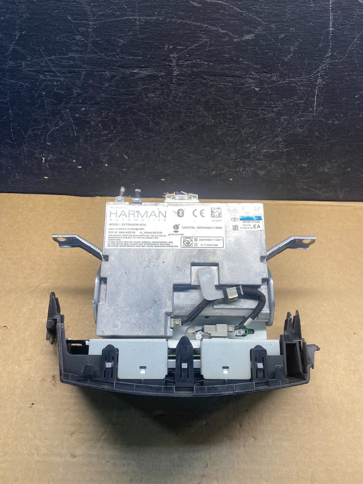 2012 to 2015 Toyota Prius V Radio Stereo Receiver CD Player AF6580 DG4