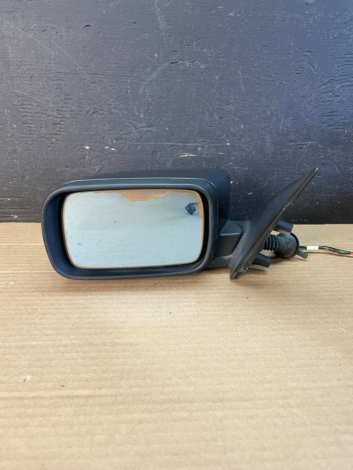 2001 to 2006 BMW 325i Left Driver Side View Door Mirror AE86078
