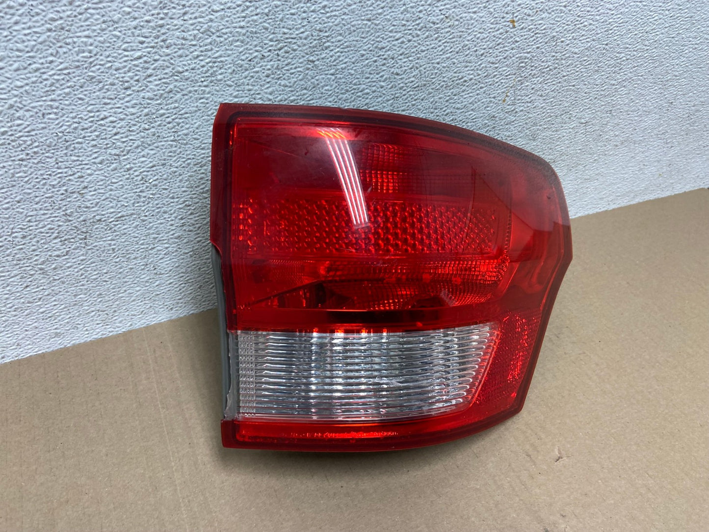 2011-2013 Jeep Grand Cherokee Right Passenger Side Rh Tail Light AE6909 LK2
