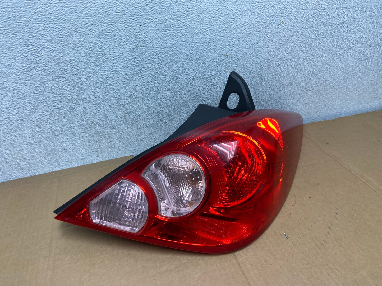 2007 - 2012 Nissan Versa Hatchback Right Passenger Side Tail Light AD0722 LK2