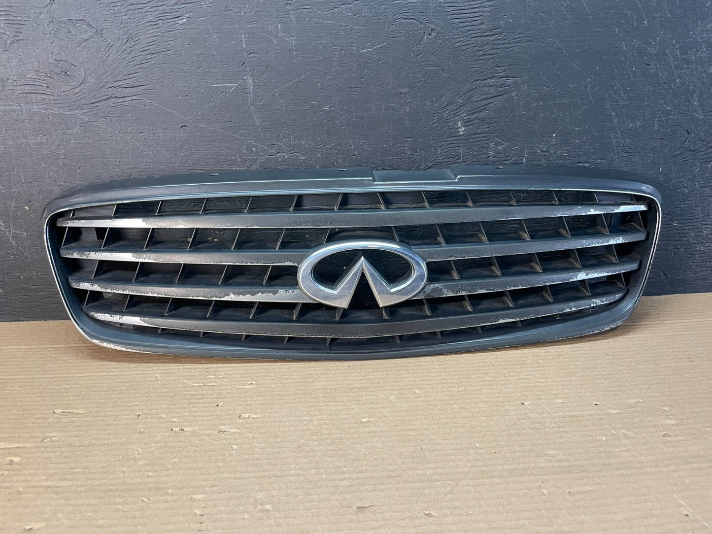2002 2003 2004 Infiniti Q45 Front Grille Grill AE8741 DG0