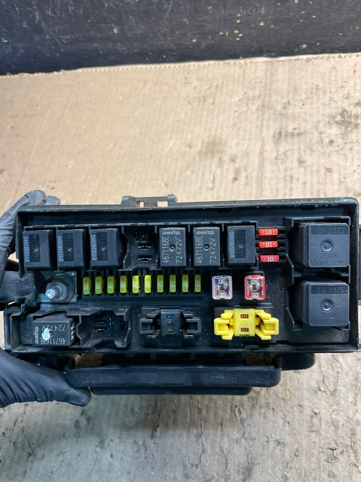 2006 Jeep Commander Fuse Box Relay BCM Body Control Module 04692085ab T7064 DG5