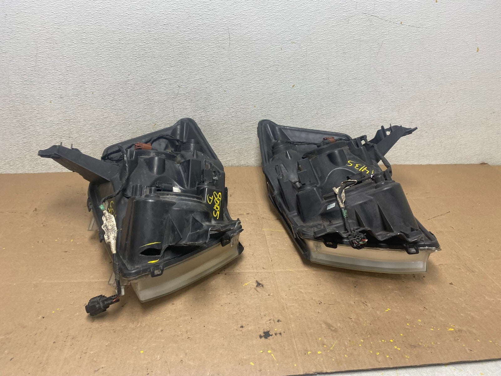 2004 to 2007 Nissan Armada Left+Right Side Set Headlights Oem M4135 DW20