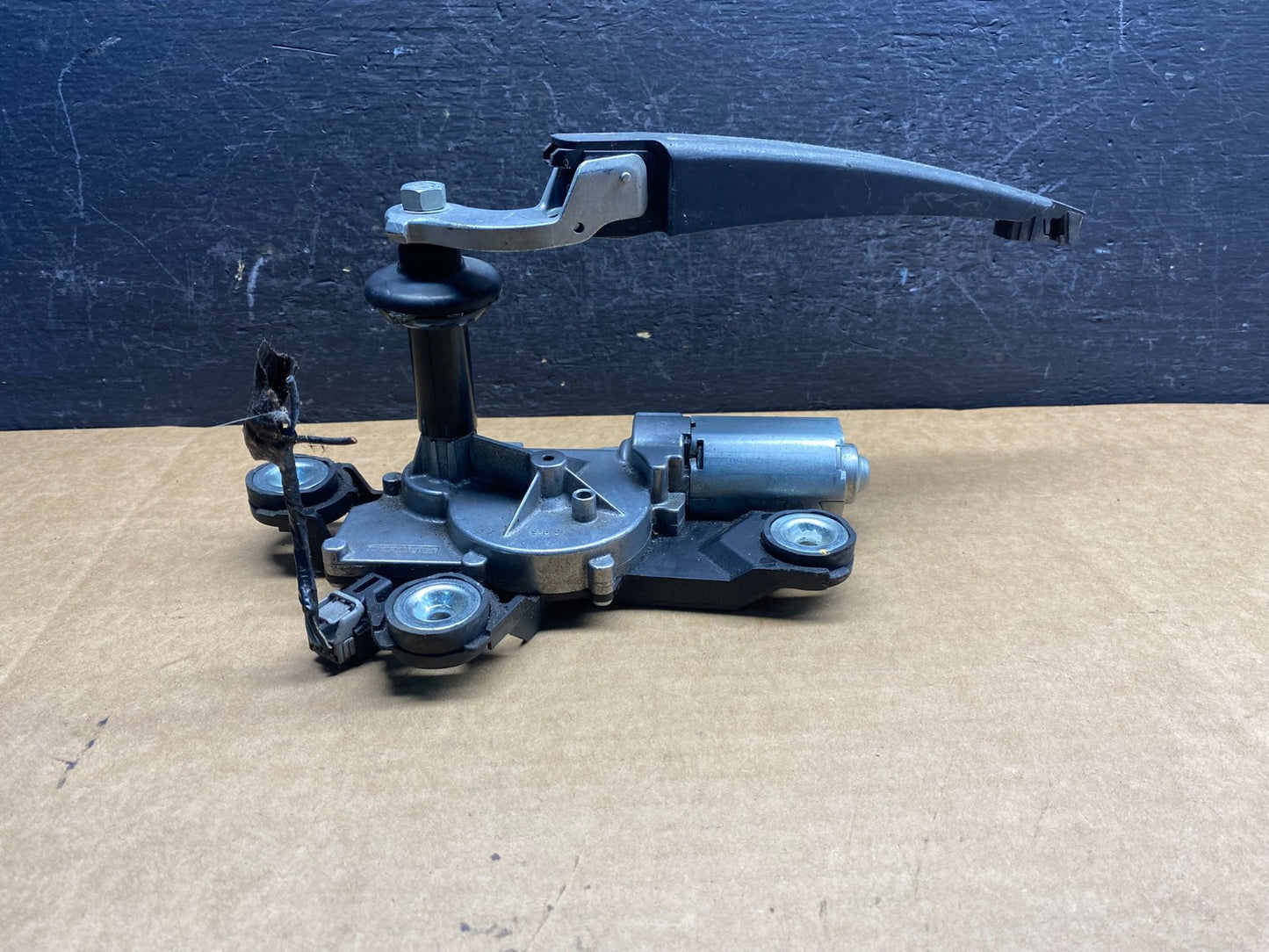 2012 to 2014 Ford Focus Rear Windshield Wiper Motor BV61-17K441-AA AD7502 DG1