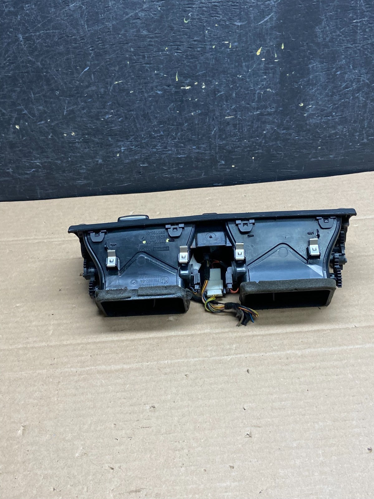 2007 to 2013 BMW X5 X6 Center Console Dash Air Vent AG5108 DG3