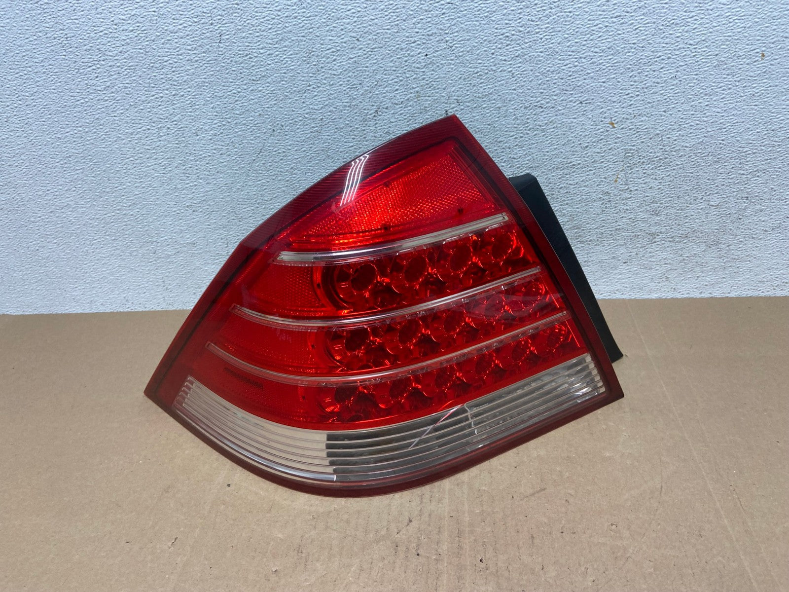 2005 to 2007 Mercury Montego Left Driver LH Side Tail Light AE4993 LK0