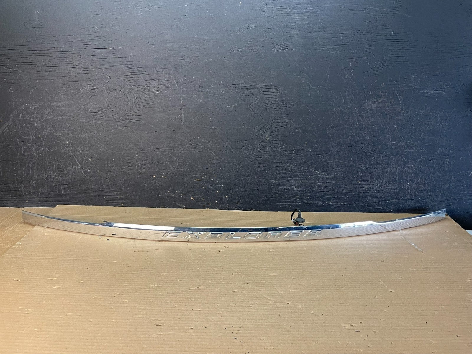 2011 to 2014 Ford Explorer Rear Tailgate Gate Trim Molding With Camera AF3330 DG0