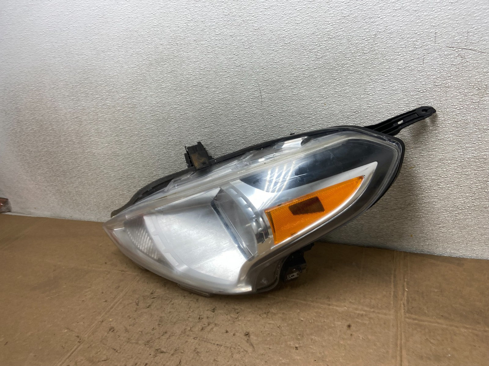 2015 to 2019 Nissan Versa Headlight Left Driver Lh Side Oem Y8166 DW1