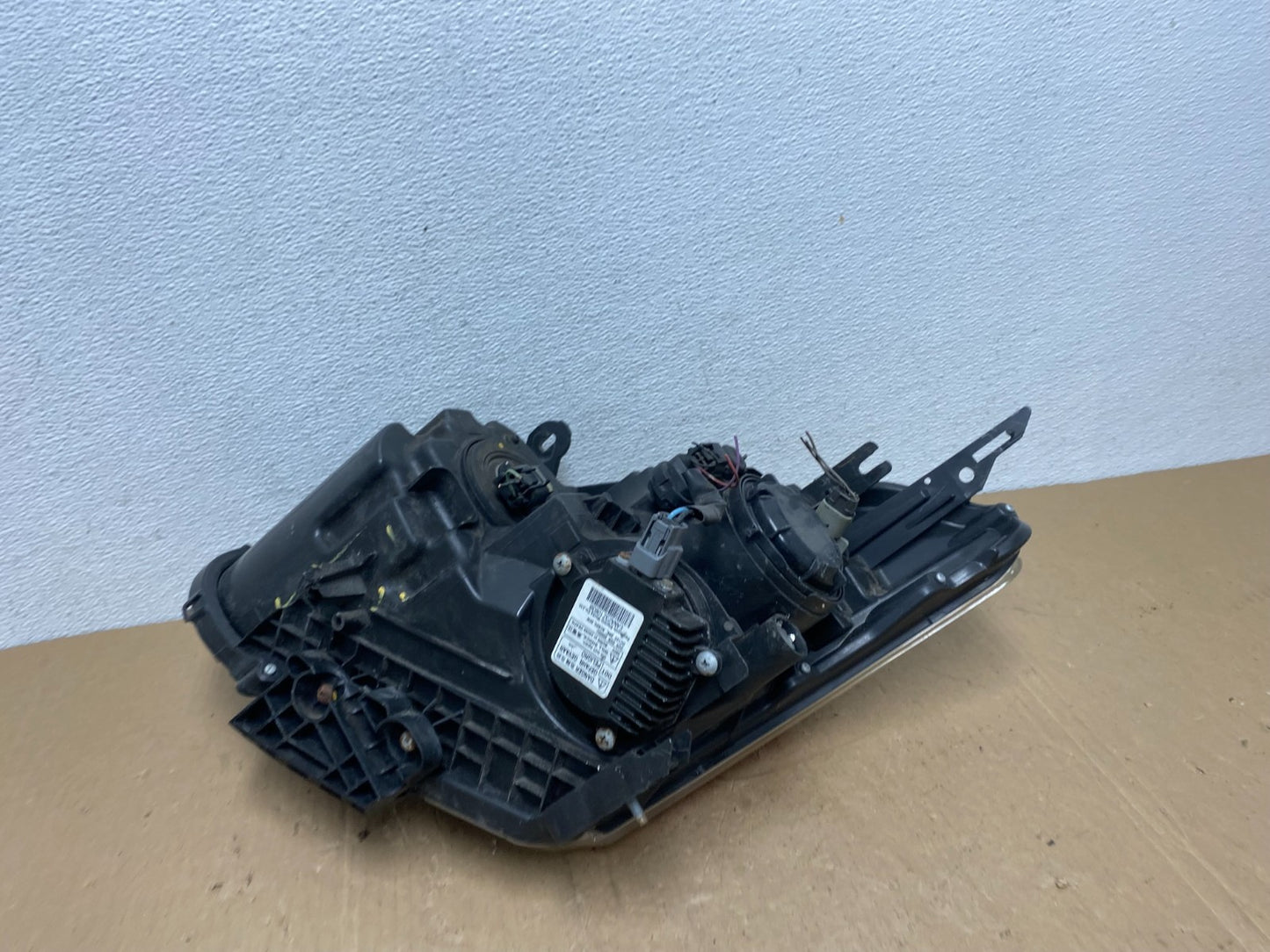 2009-2013 Nissan Rogue Right Passenger Xenon HID Headlight AC5794 DW7
