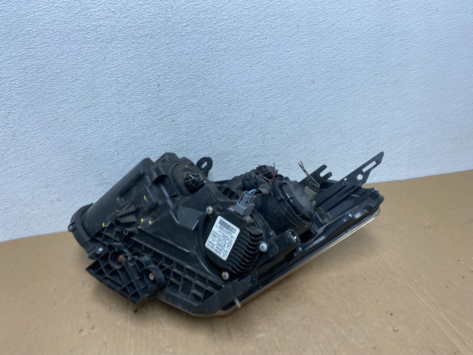 2009-2013 Nissan Rogue Right Passenger Xenon HID Headlight AC5794 DW7