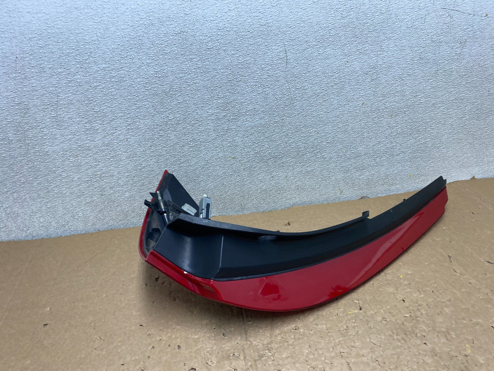 2009 to 2011 Volvo XC60 Right Passenger RH Tail Light Oem V0316 DW7