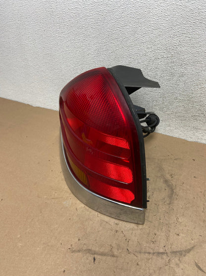 1998-2003 Ford Crown Victoria Right Passenger Rh Side Tail Light AG4218 LK1