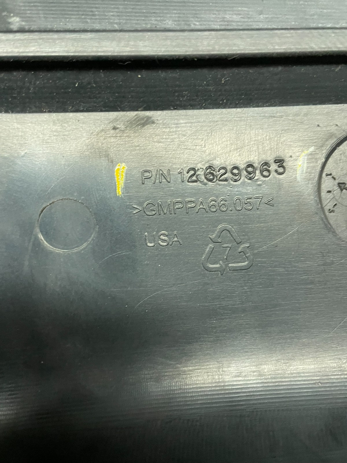 2007 to 2008 GMC Acadia 3.6L VVT Engine Cover Shield OEM V2949 DG8