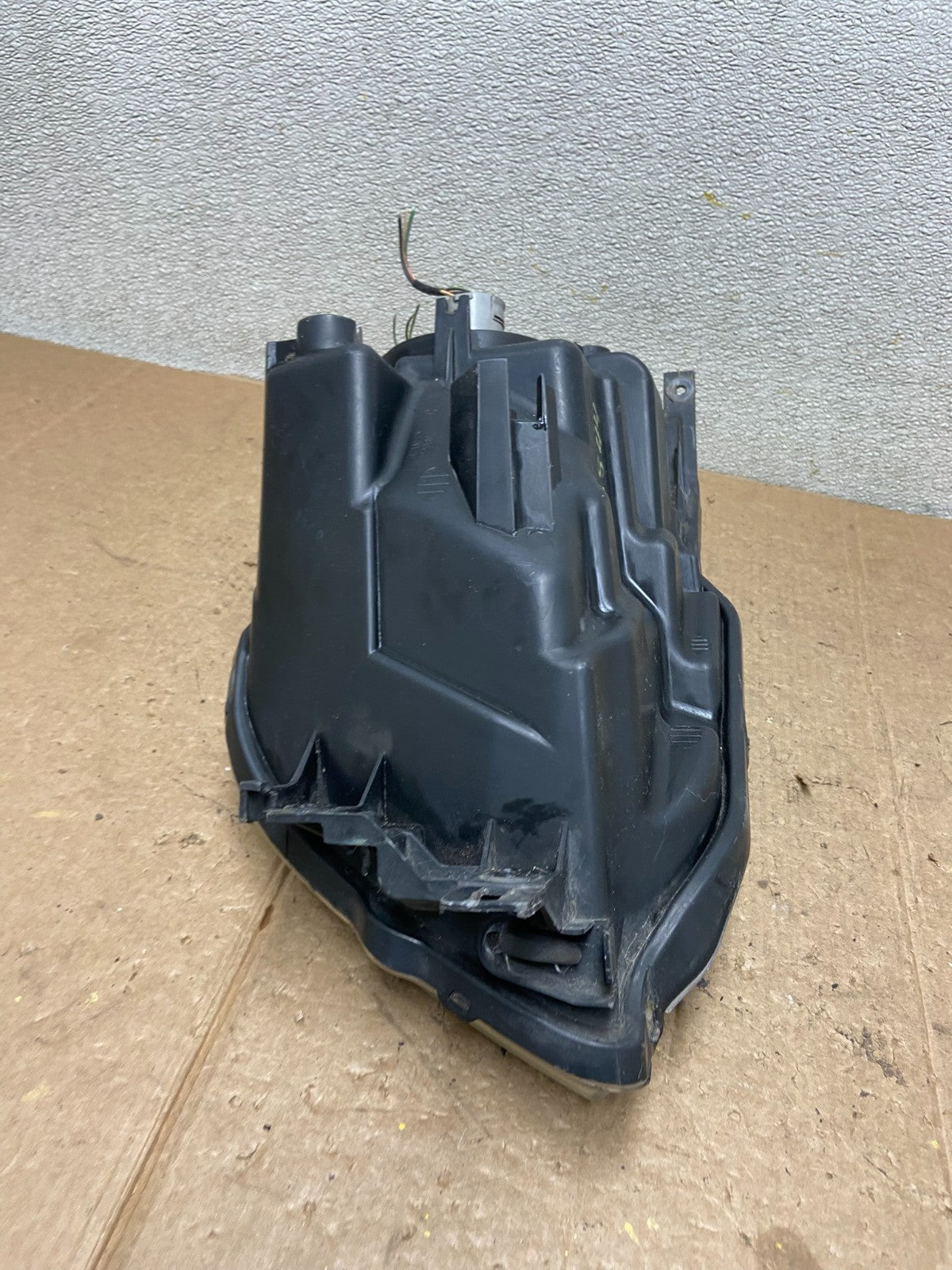 2004 - 2011 Mitsubishi Endeavor Headlight Right Passenger Rh Side Oem AA3844 DW8