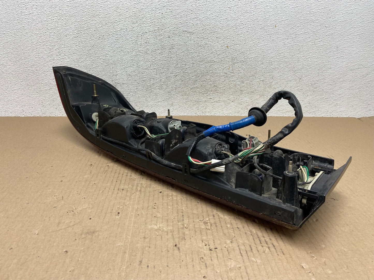1995 1996 Lexus ES300 Right Passenger RH Side Tail Light AE7055 LK6