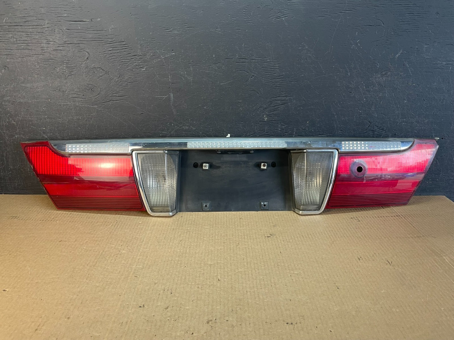 2003 2004 2005 Mercury Grand Marquis Trunk Lid Center Tail Light af5172 DG0