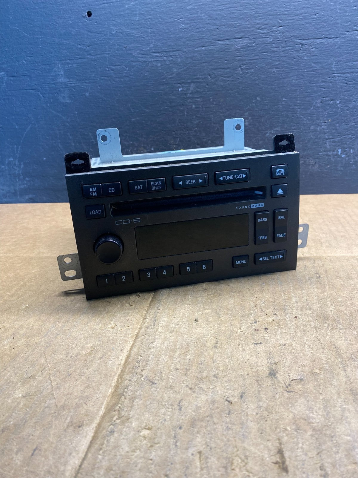 2003 - 2010 Lincoln Town Car AM/FM Radio CD Player AD3644 DG0