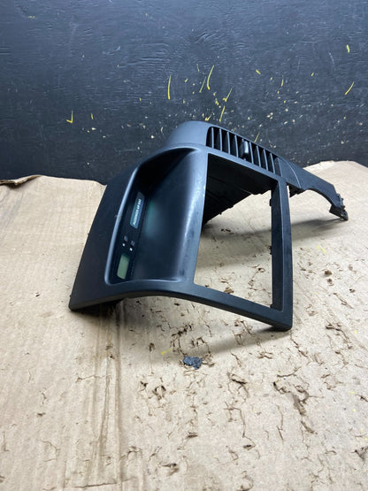 2006-2012 Hyundai Entourage Sedona Center Radio Clock Bezel Air Vent X6316 DG2