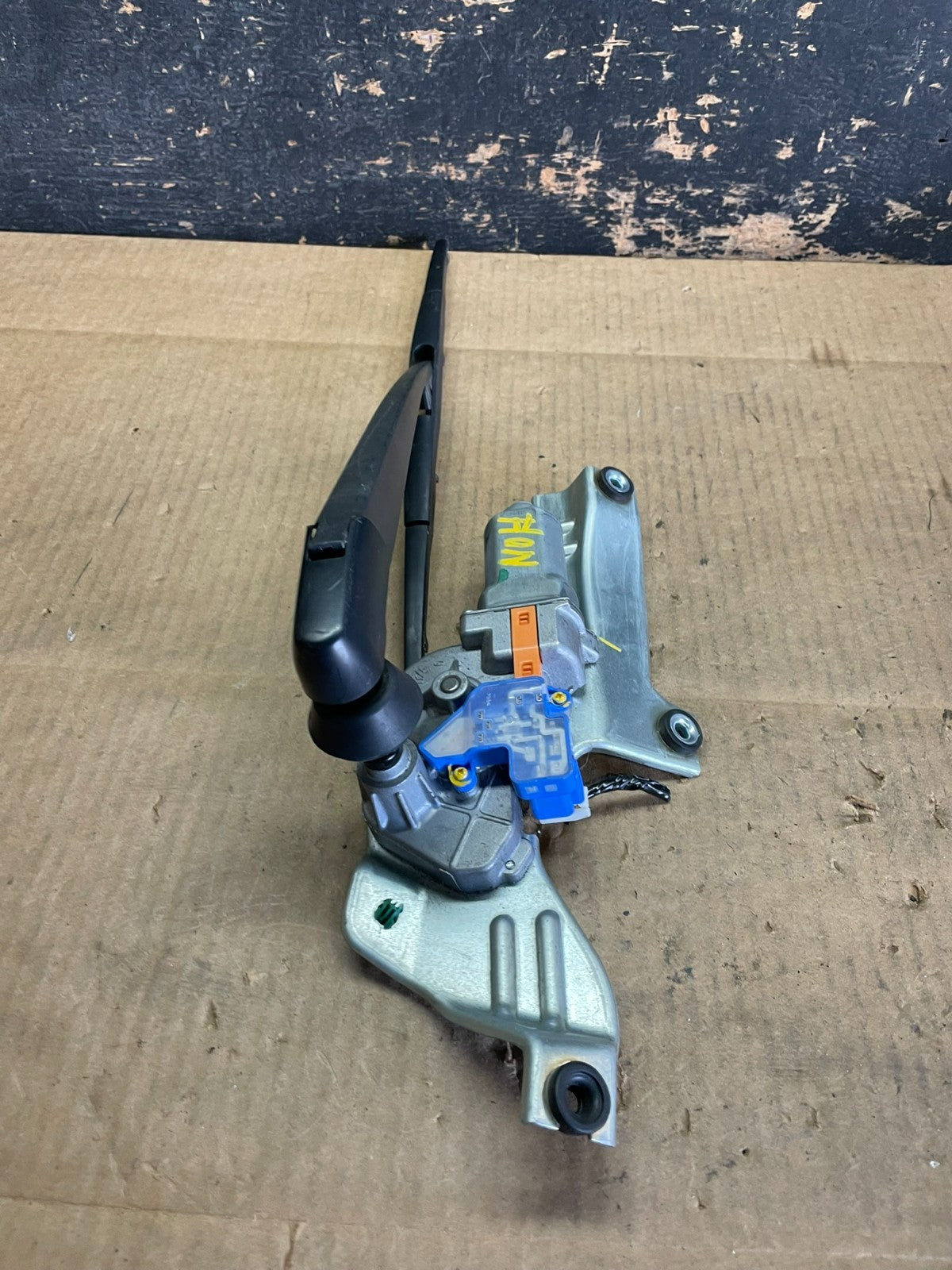 2010 to 2013 Subaru Forester Rear Windshield Washer Wiper Motor AB28442