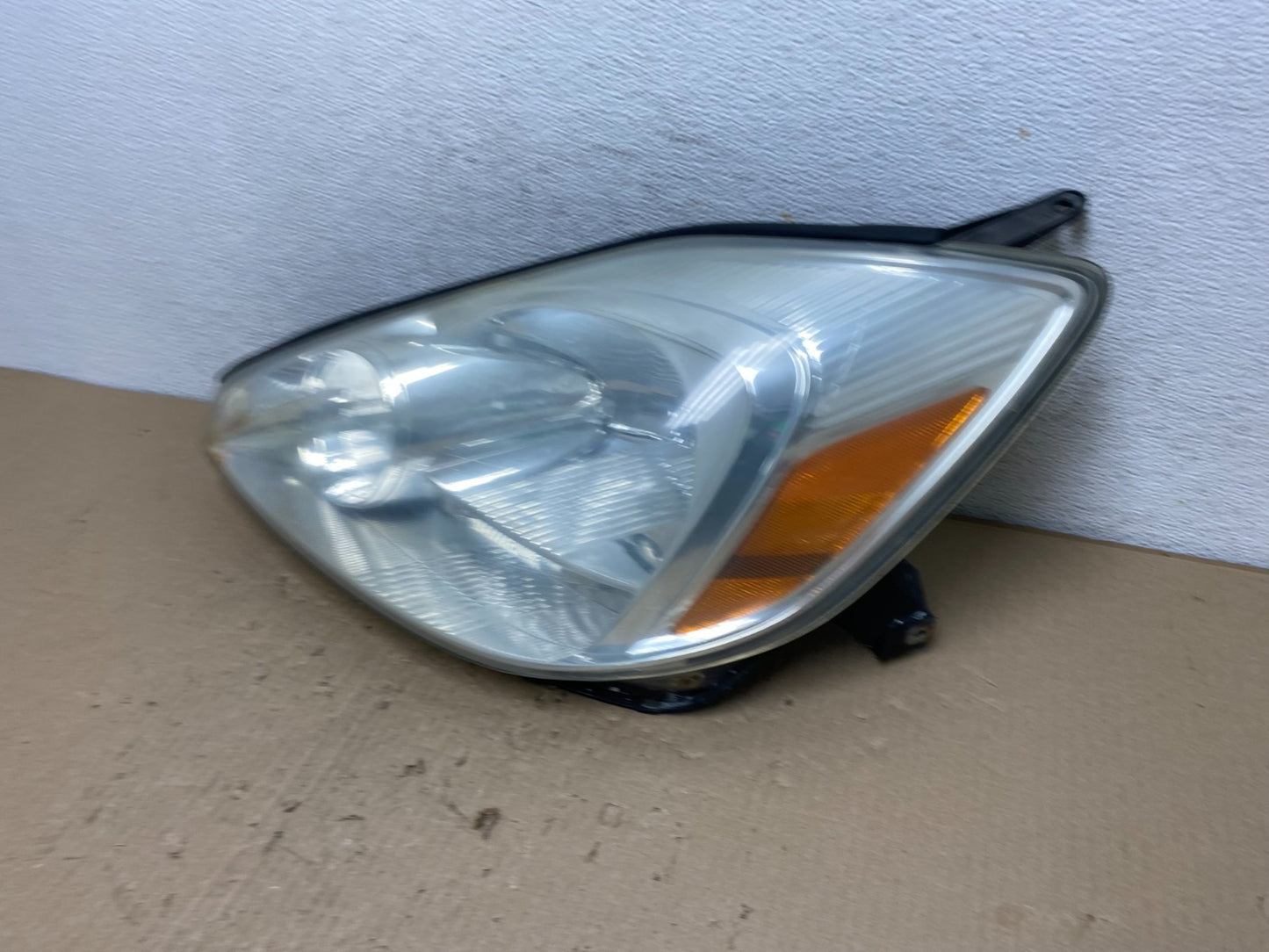2004-2005 Toyota Sienna Left Driver LH Side Halogen Headlight AE9694 DW1