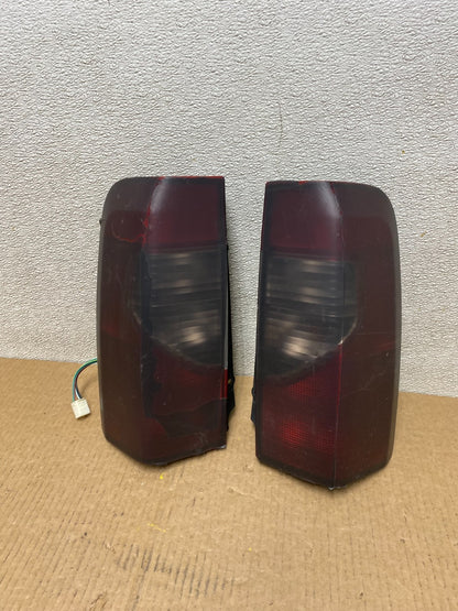 2002 2003 2004 Nissan Xterra Left+Right Side Tail Lights Oem W3865 DW0