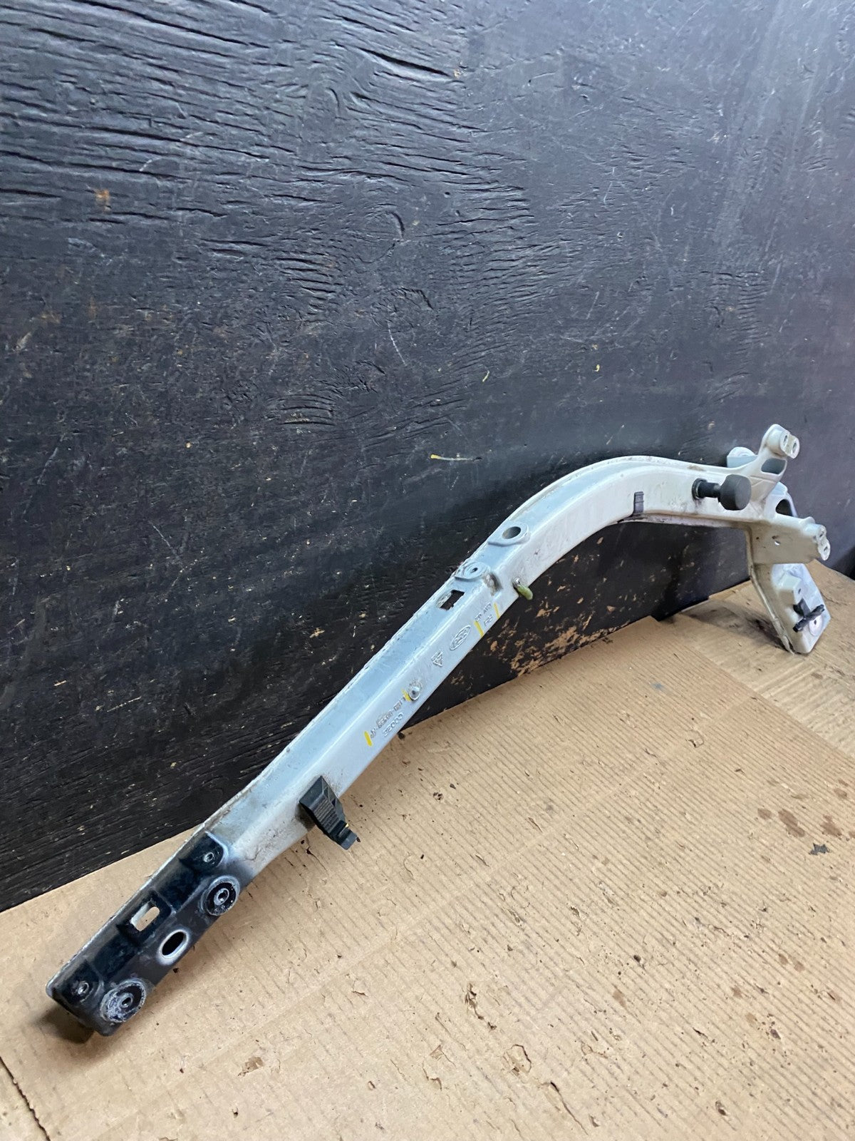 2020 to 2023 Ford Explorer Right RH Upper Tic Bar Oem W6007 DG2