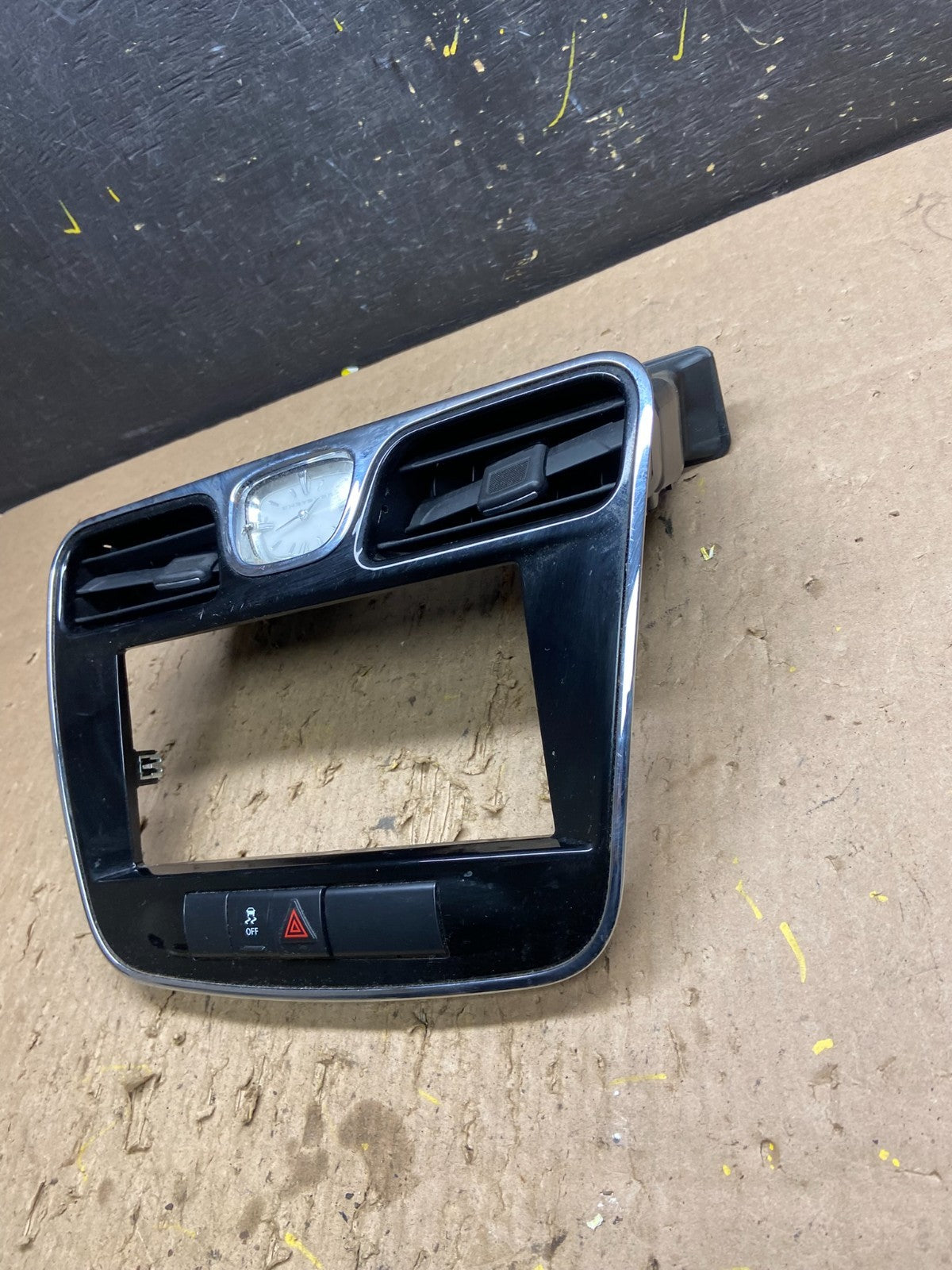 2011 - 2014 Chrysler 200 Dash Radio Bezel Trim Clock Hazard Bezel t8655 DG4