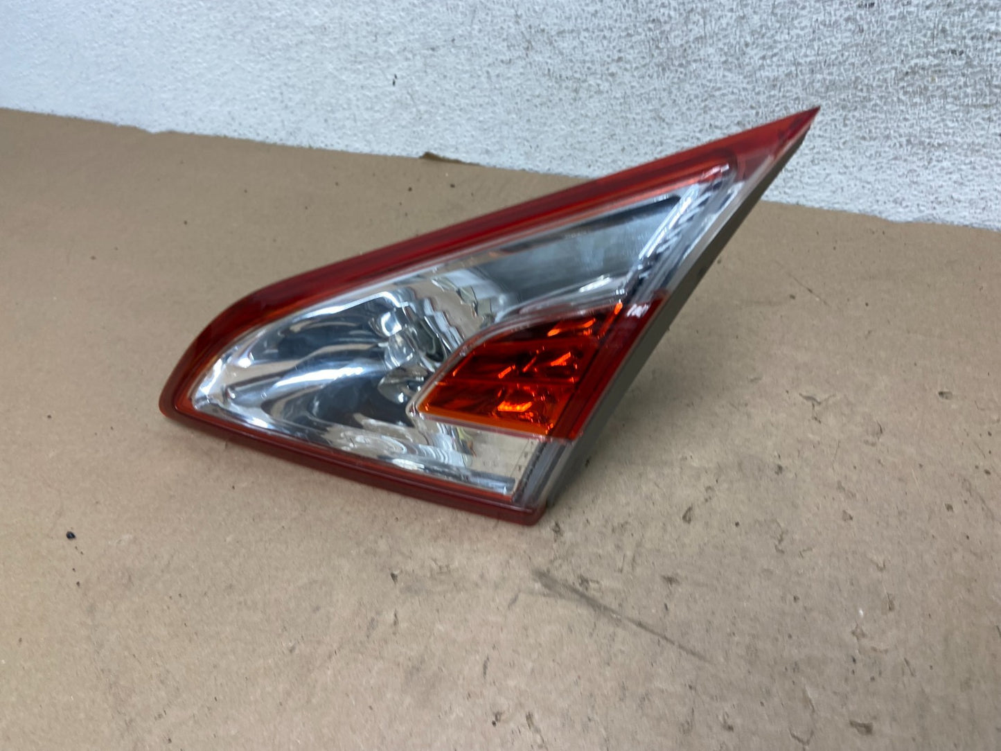 2011-2014 Nissan Murano Right Passenger RH Side Inner Tail Light AG41001
