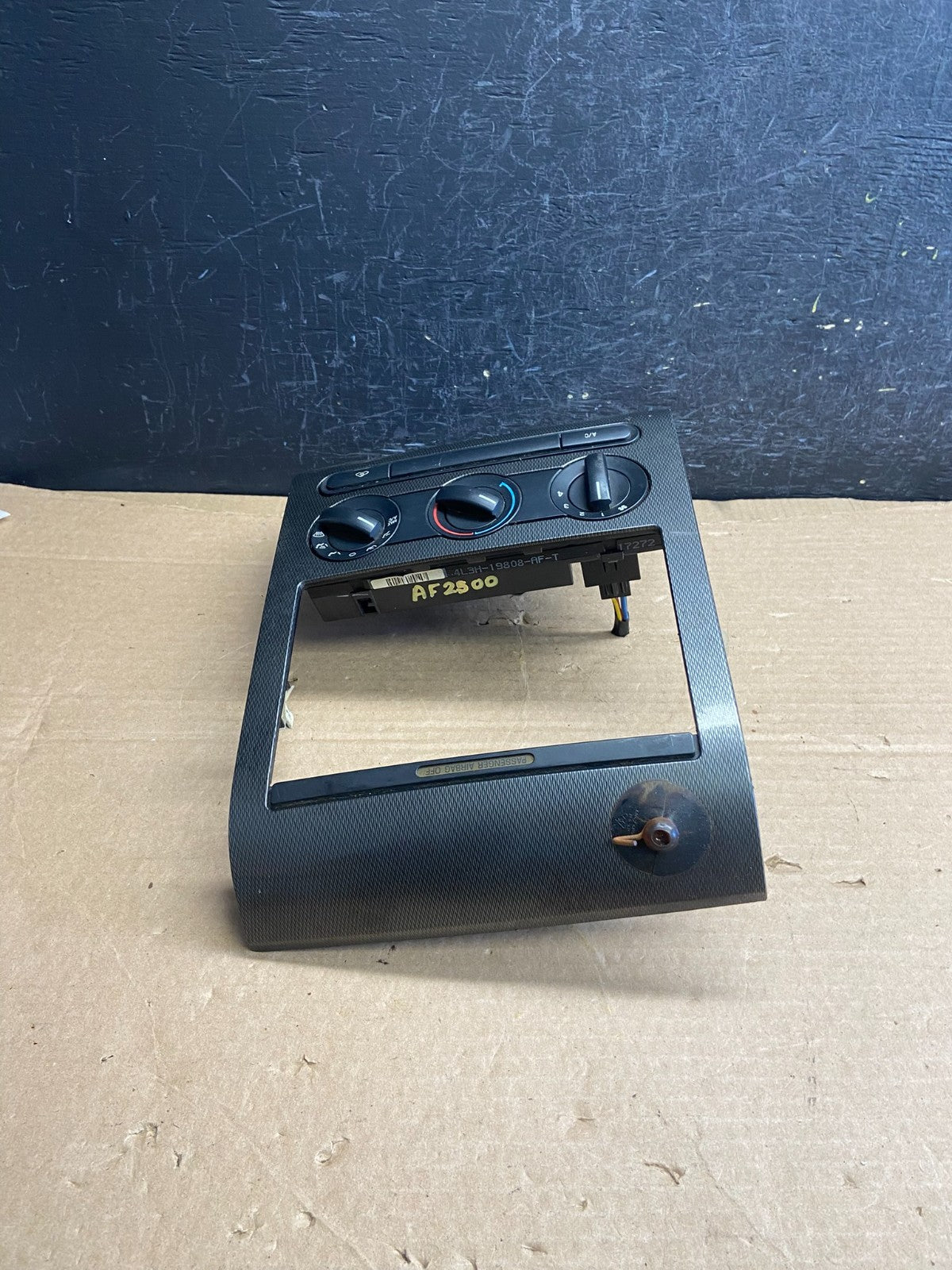 2004 to 2008 Ford F150 Radio Climate Dash Bezel Surround Black af2500 DG3