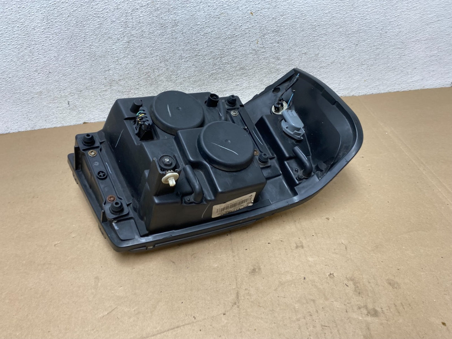 2002 to 2009 Gmc Envoy Left Driver Lh Side Headlight Halogen AG4535 DW5