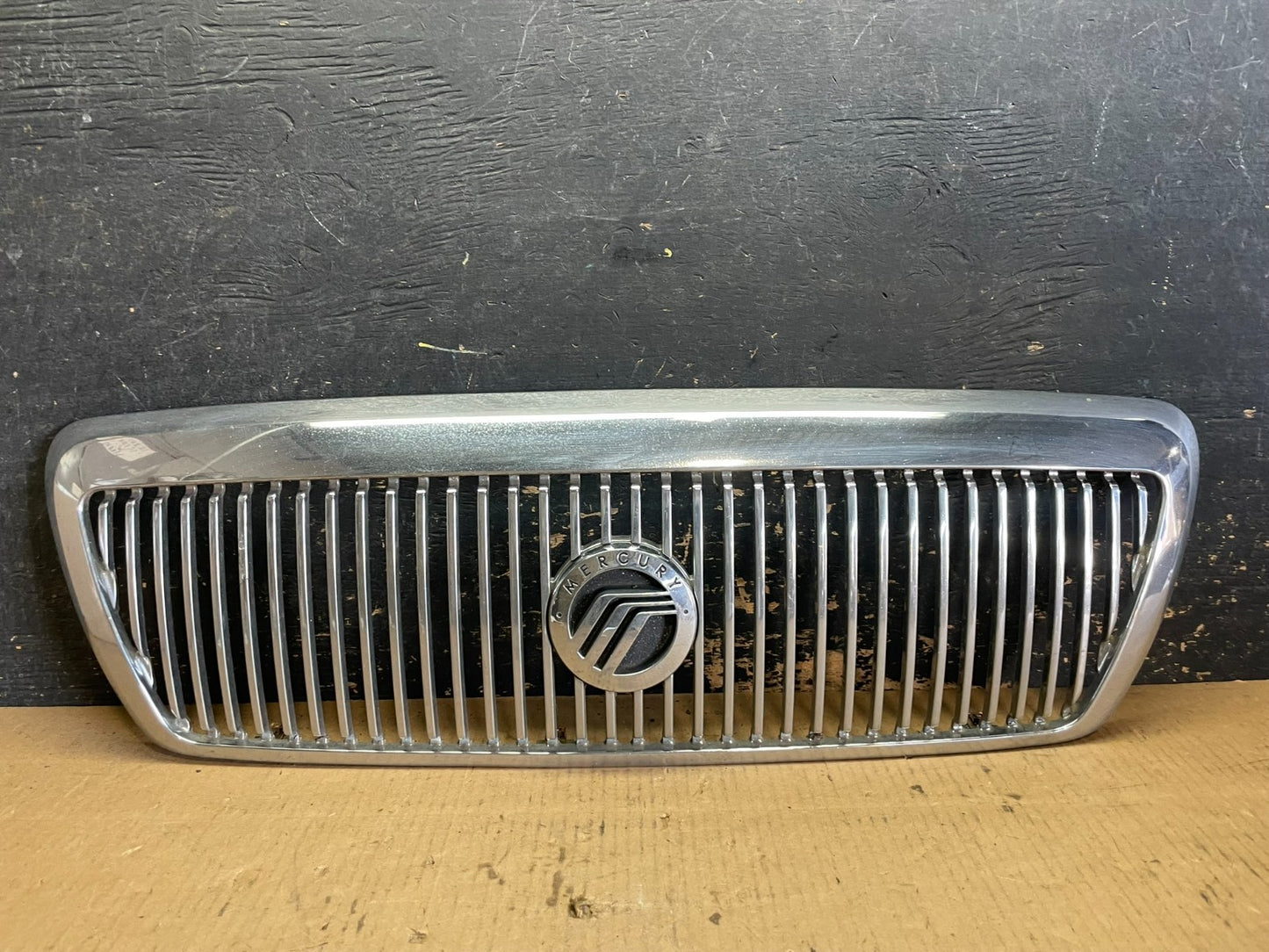 2003 to 2005 Mercury Grand Marquis Front Upper Grill Grille OEM aa5892 DG0