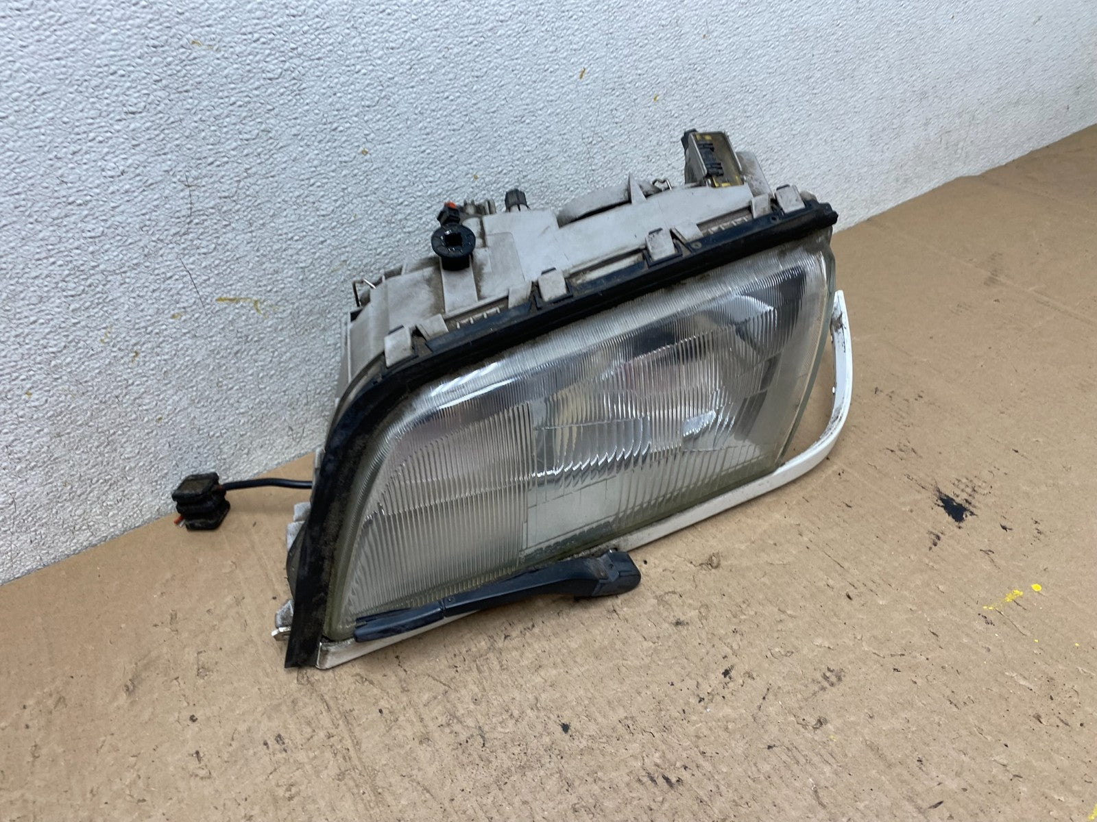 1994 to 1996 Mercedes C-Class Left Driver LH Side Headlight Q2812 DW2
