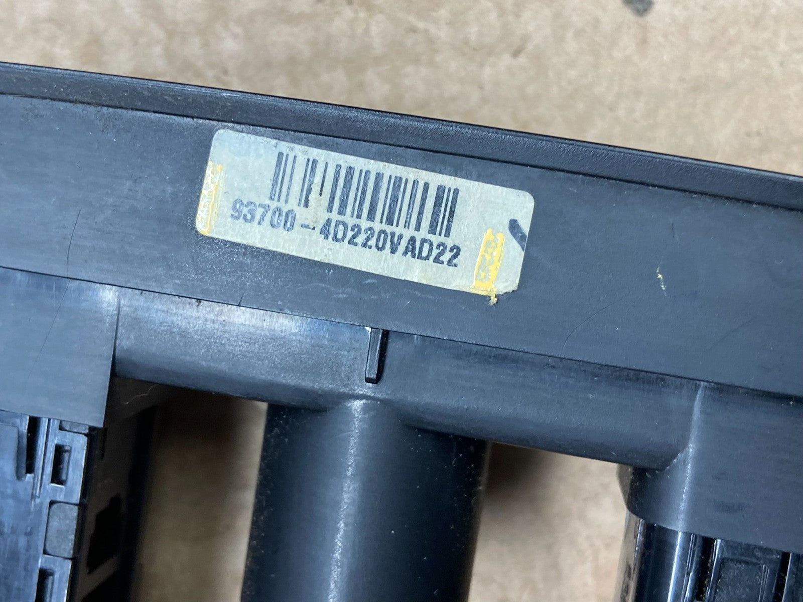 2006 - 2012 Kia Sedona Entourage Front Heated Seat Switch ESC OFF z0104 DG5