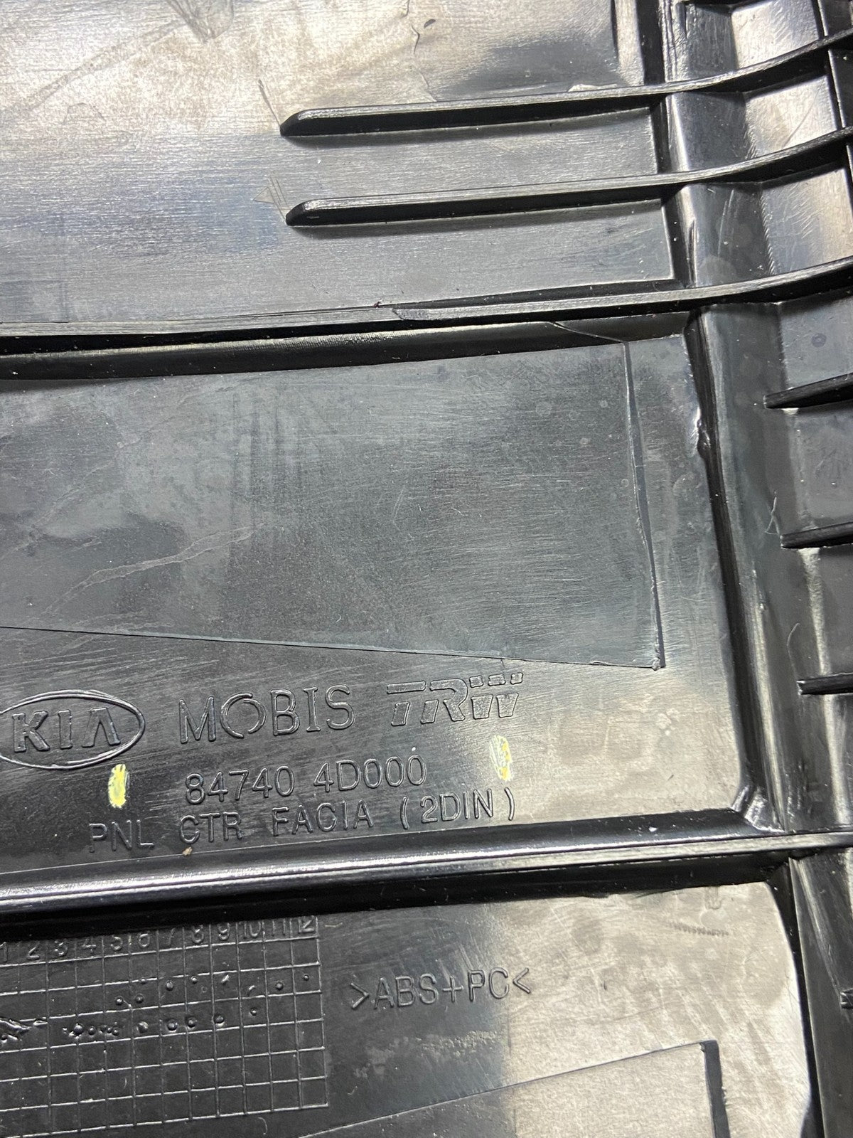 2006-2012 Hyundai Entourage Sedona Center Radio Clock Bezel Air Vent AE4360 DG5