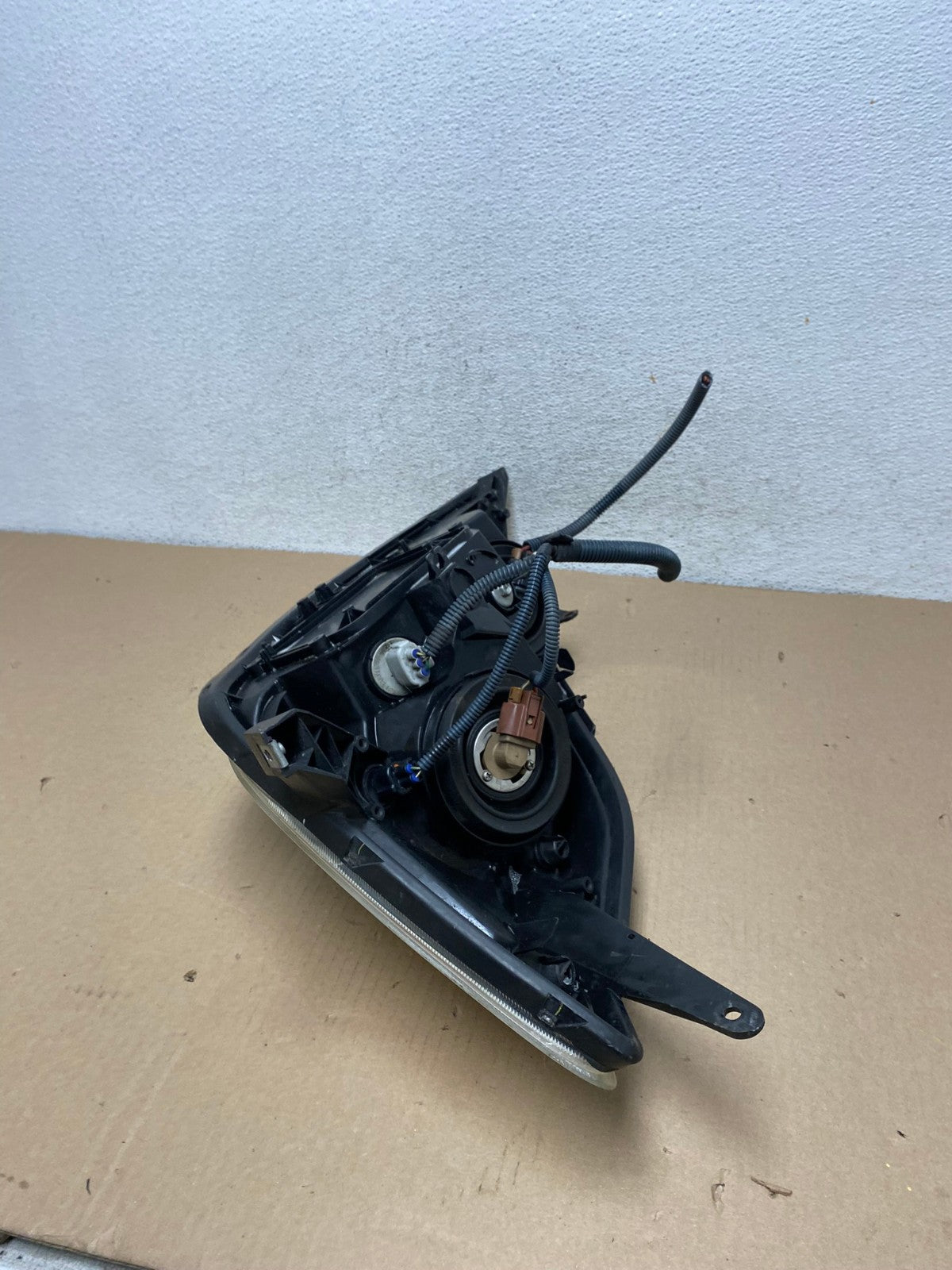 2004-2005 Toyota Sienna Right Passenger Halogen Headlight AF3051 LK6