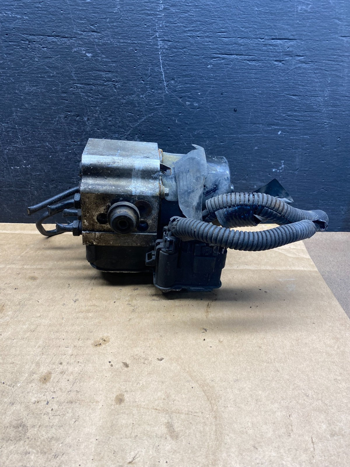 2003 - 2005 Chevrolet Silverado GMC Sierra ABS Anti-Lock Brake Module ad7597 DG2