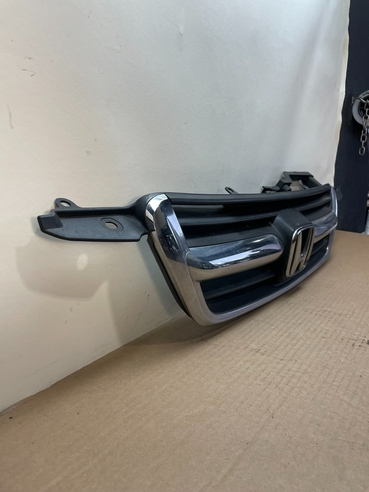 2002 to 2004 Honda CR-V CRV Front Upper Grille Grill Chrome AF8479 DG2