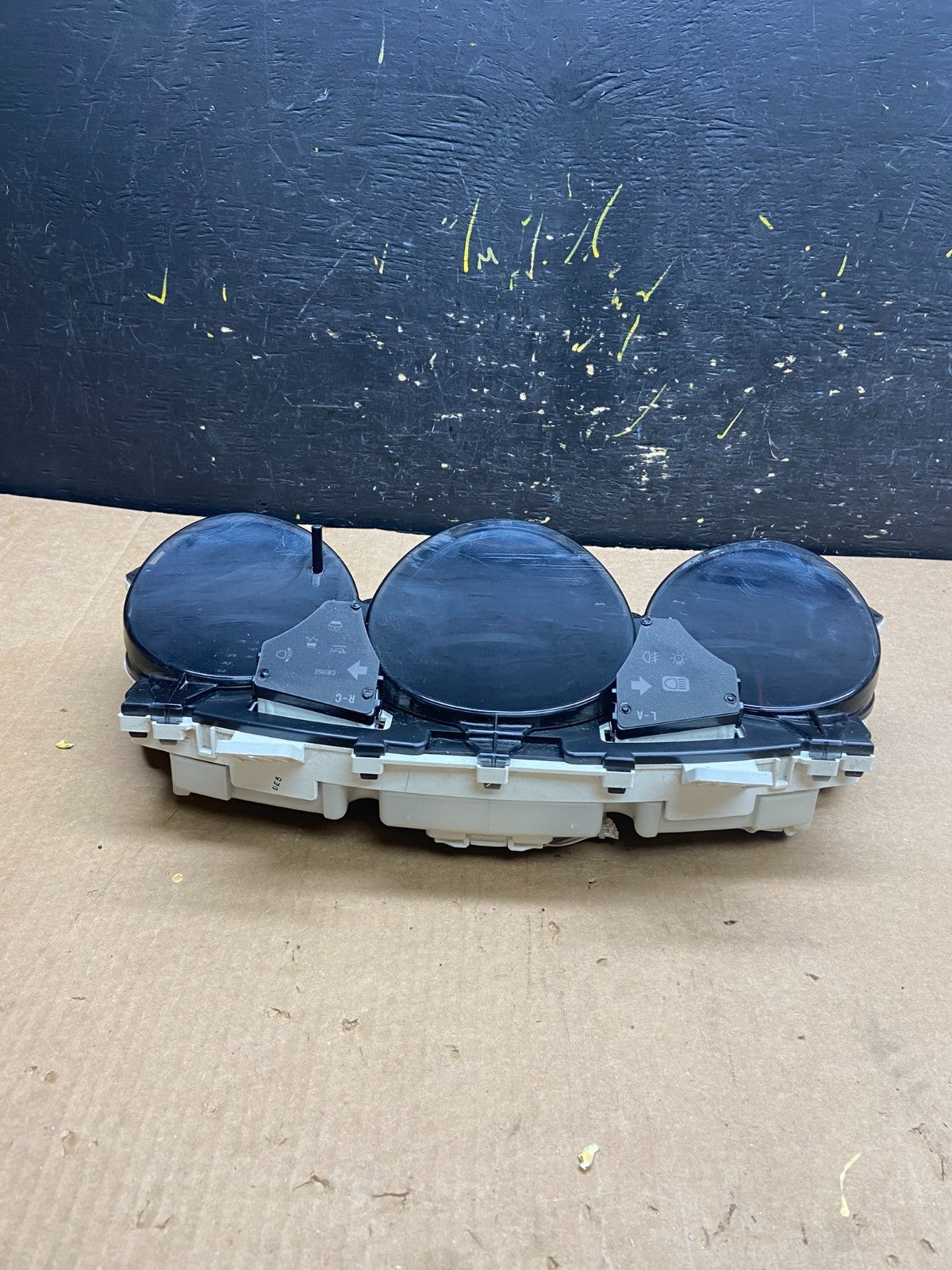 2004 to 2006 Lexus ES330 Speedometer Cluster Gauge OEM z4104 DG4