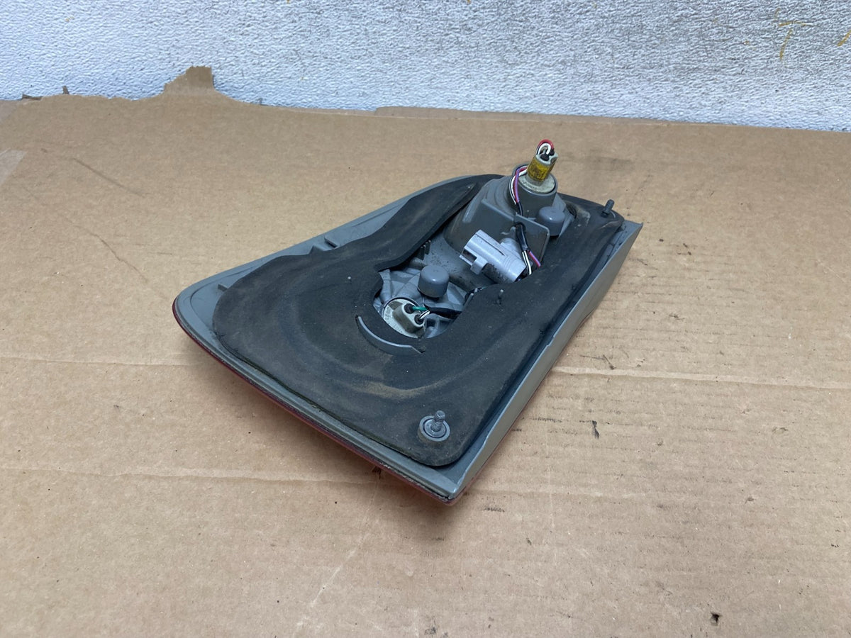 2005 - 2007 Toyota Sequoia Right Passenger RH Tail Light Inner AH7782 DW3