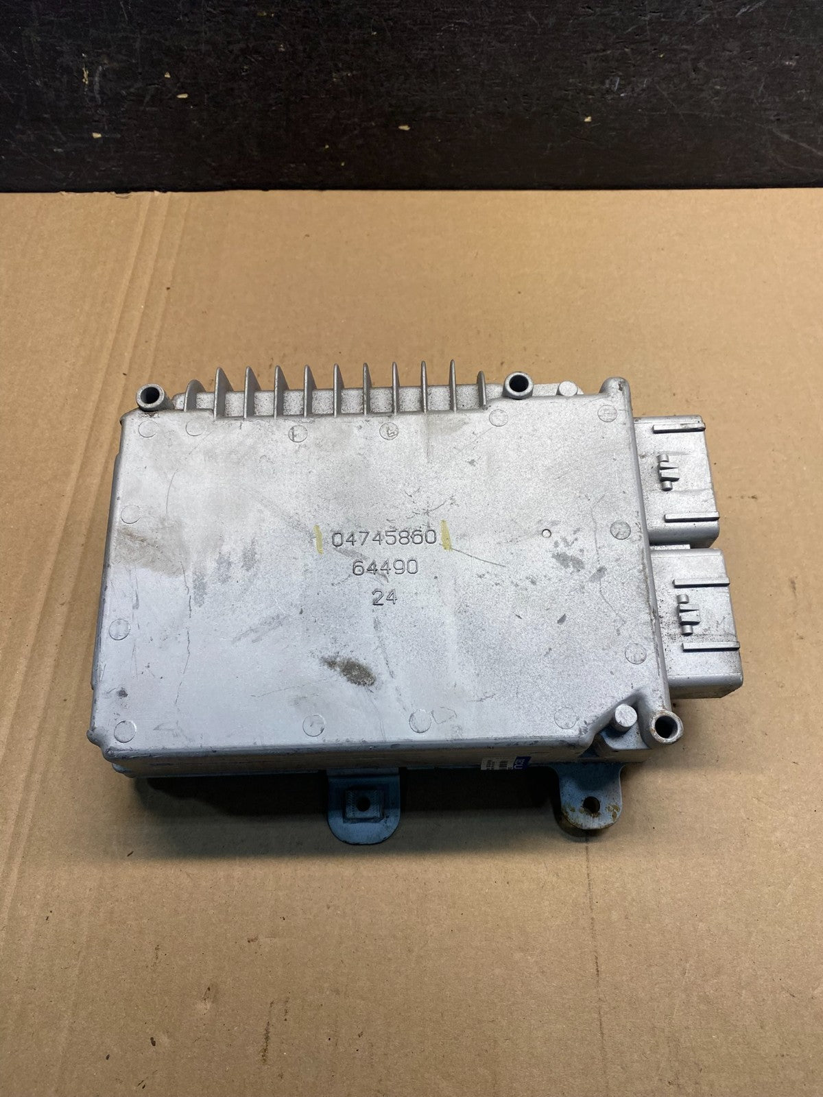 2002-2004 Dodge Intrepid Engine Computer Control Module ECU AE6292 DW0