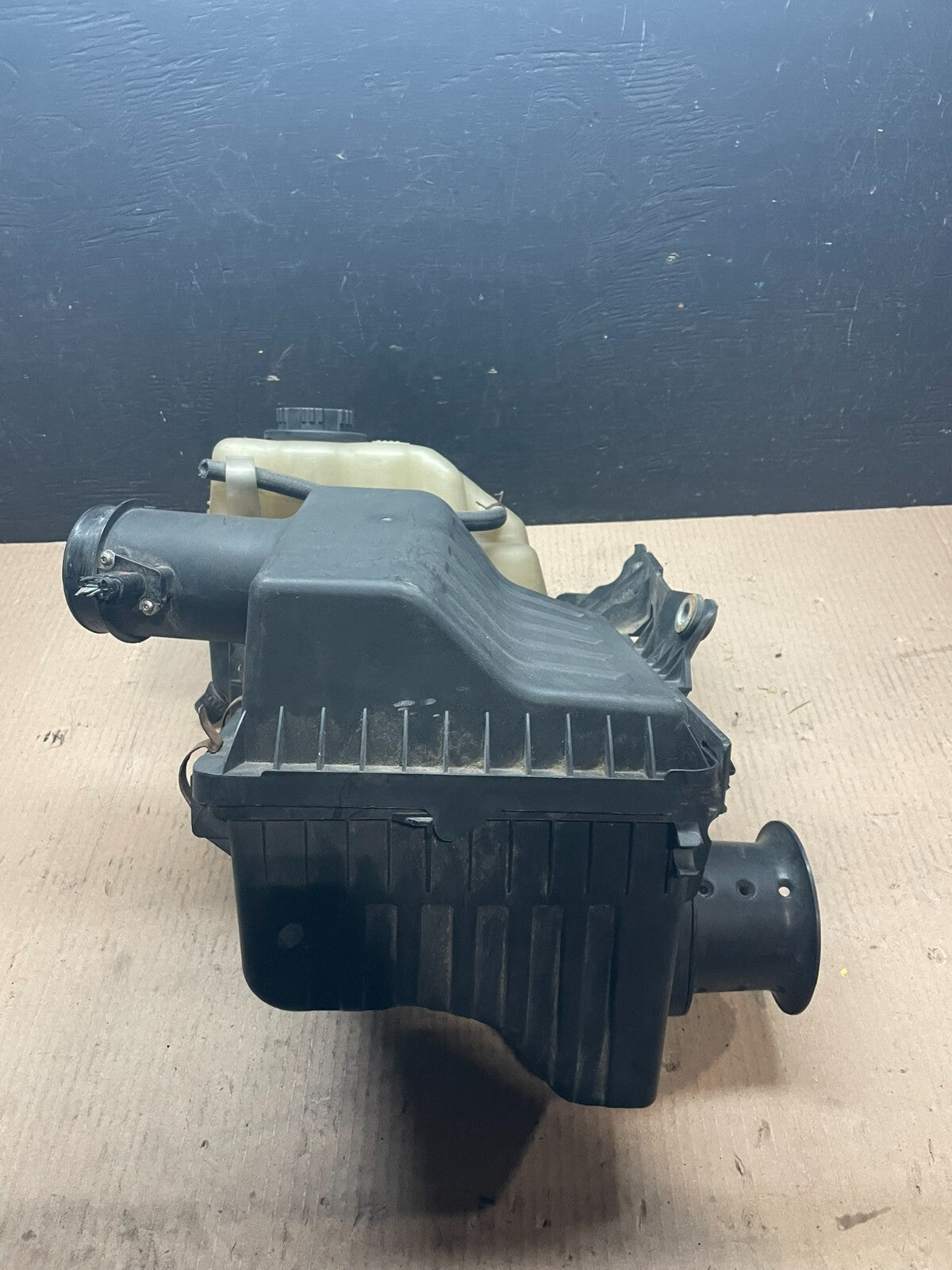 2007-2008 Lincoln Navigator Ford Expedition 5.4L Air Cleaner Intake Box J7516 DG0