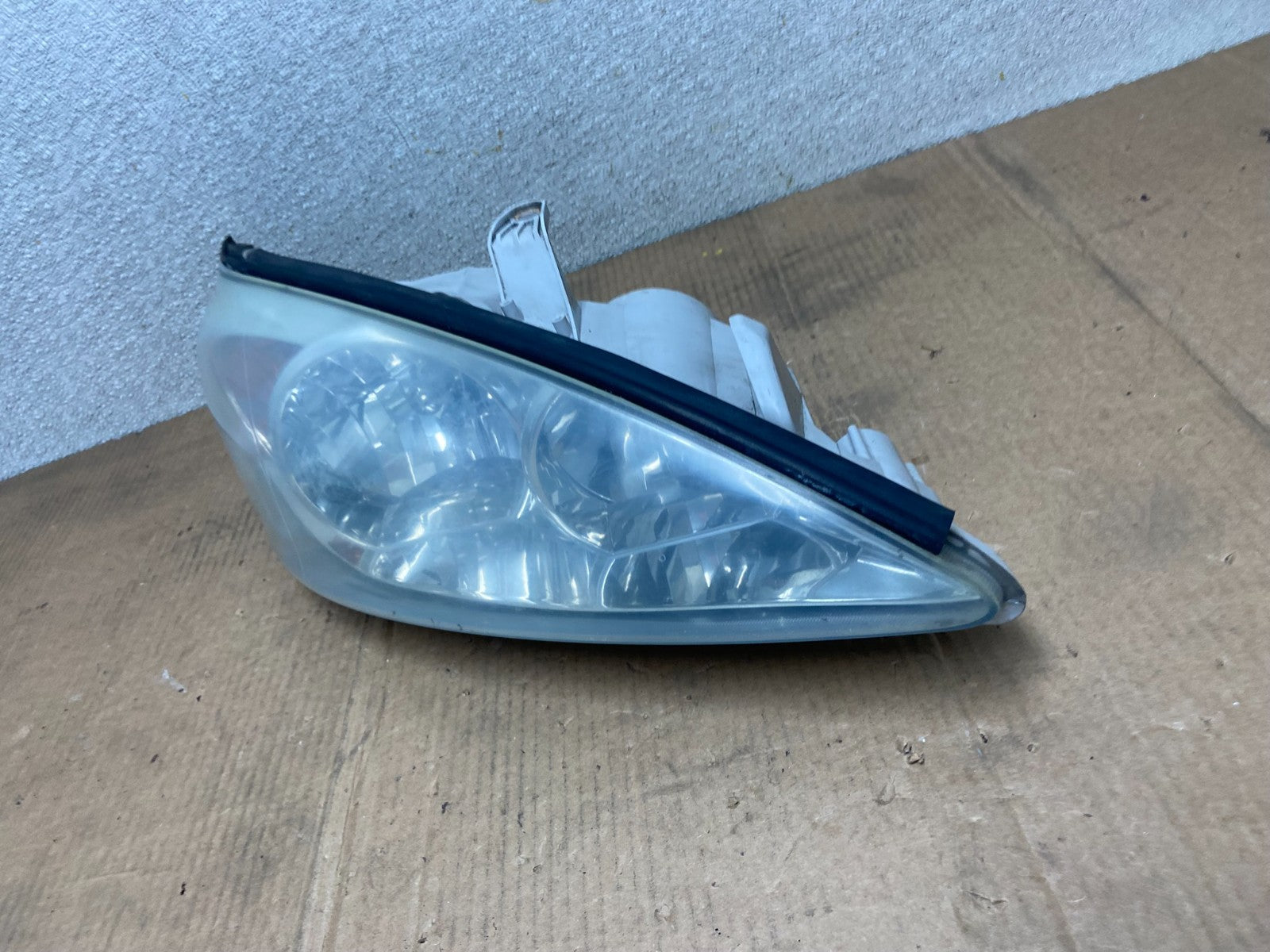 2002 to 2004 Toyota Camry Halogen Headlight Right Passenger Rh OEM AA6236 DW1
