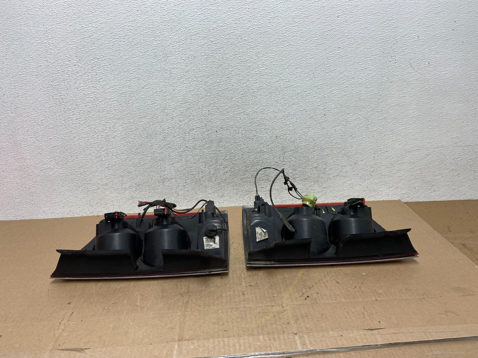 2005 to 2015 Nissan Armada Left+Right Side Tail Lights AE6786 DW5