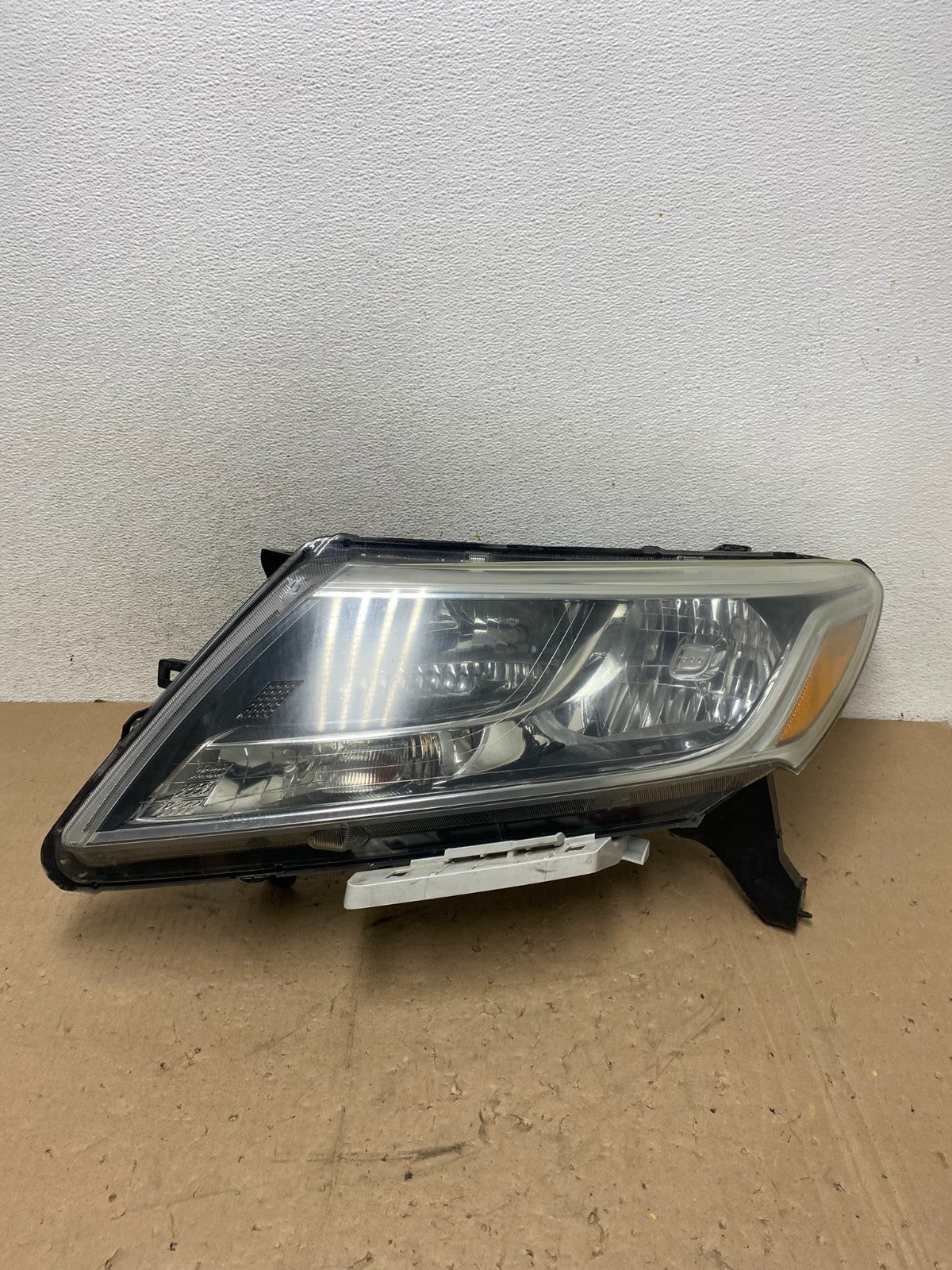 2013 - 2016 Nissan Pathfinder Left Driver LH Side Headlight Halogen AG53780