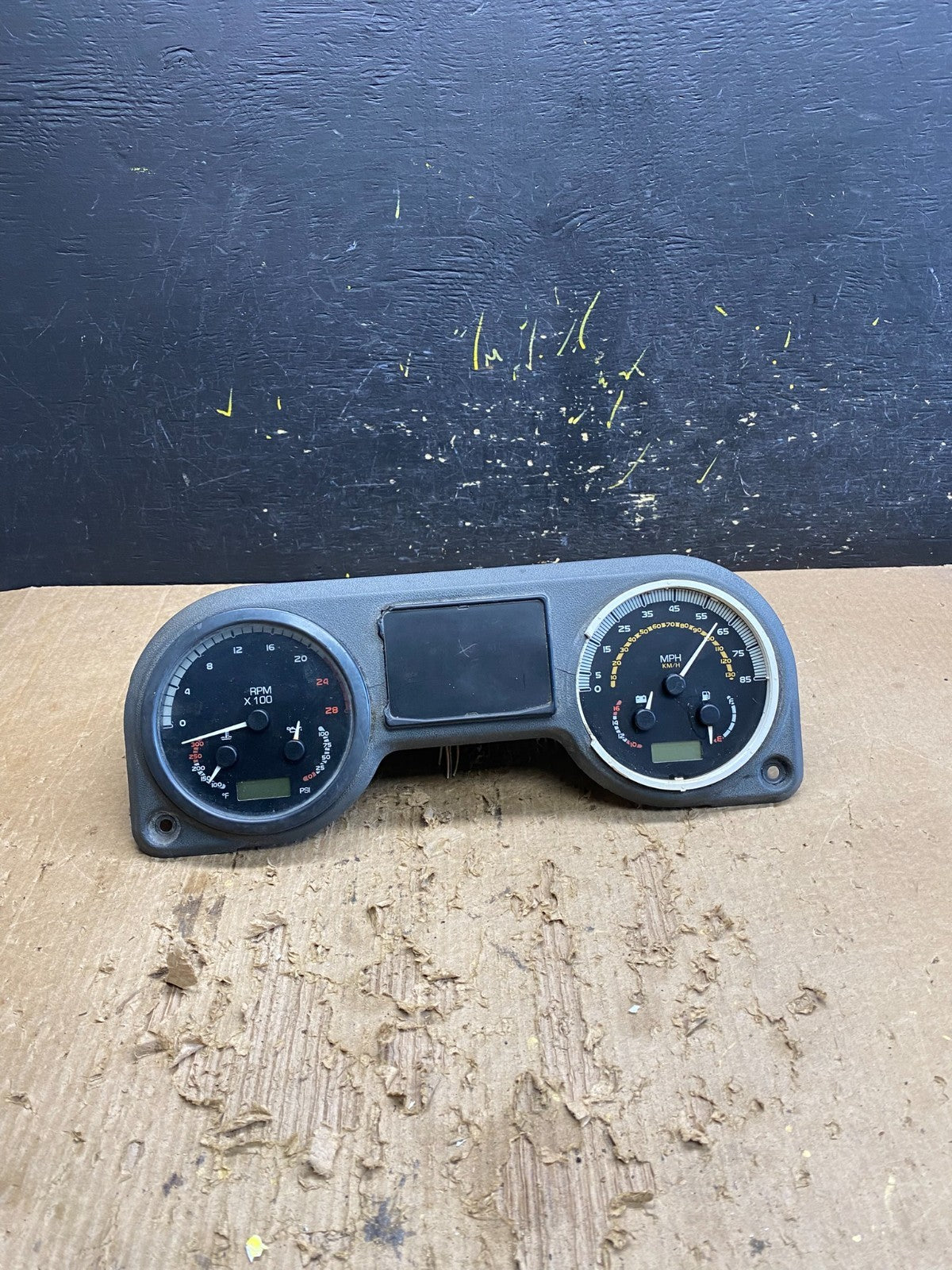 2011 Mack LE Instrument Panel Cluster Z98650